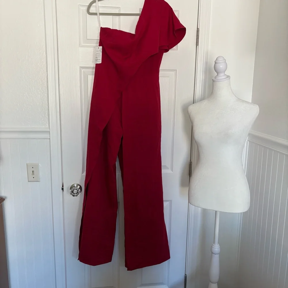 NWT Red One-Shoulder Jumpsuit with Extra Fabric Overlay on Legs size 6 - Picture 8 of 12
